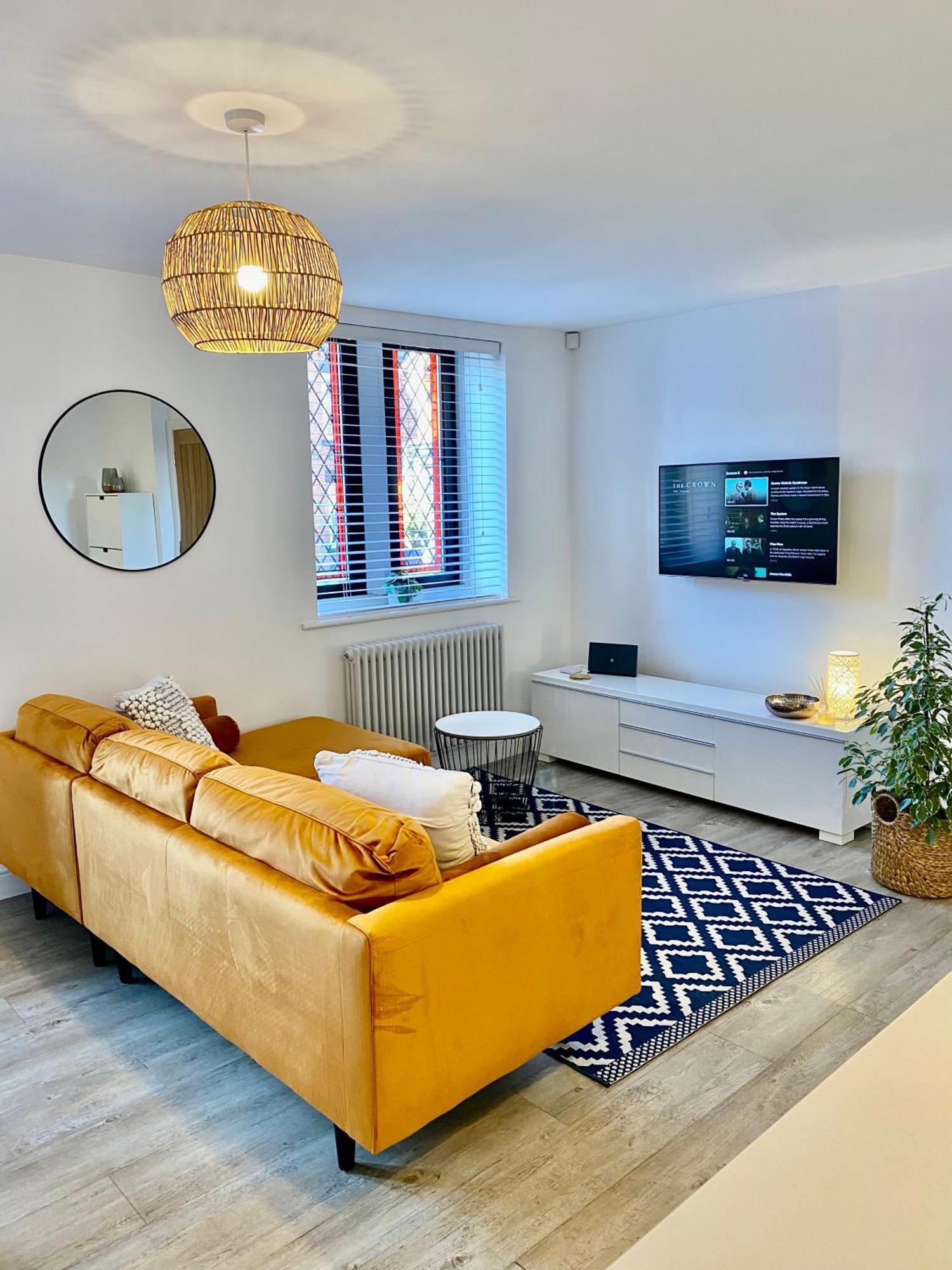 Boutique Chapel Apartment Within City Walls Chester Extérieur photo