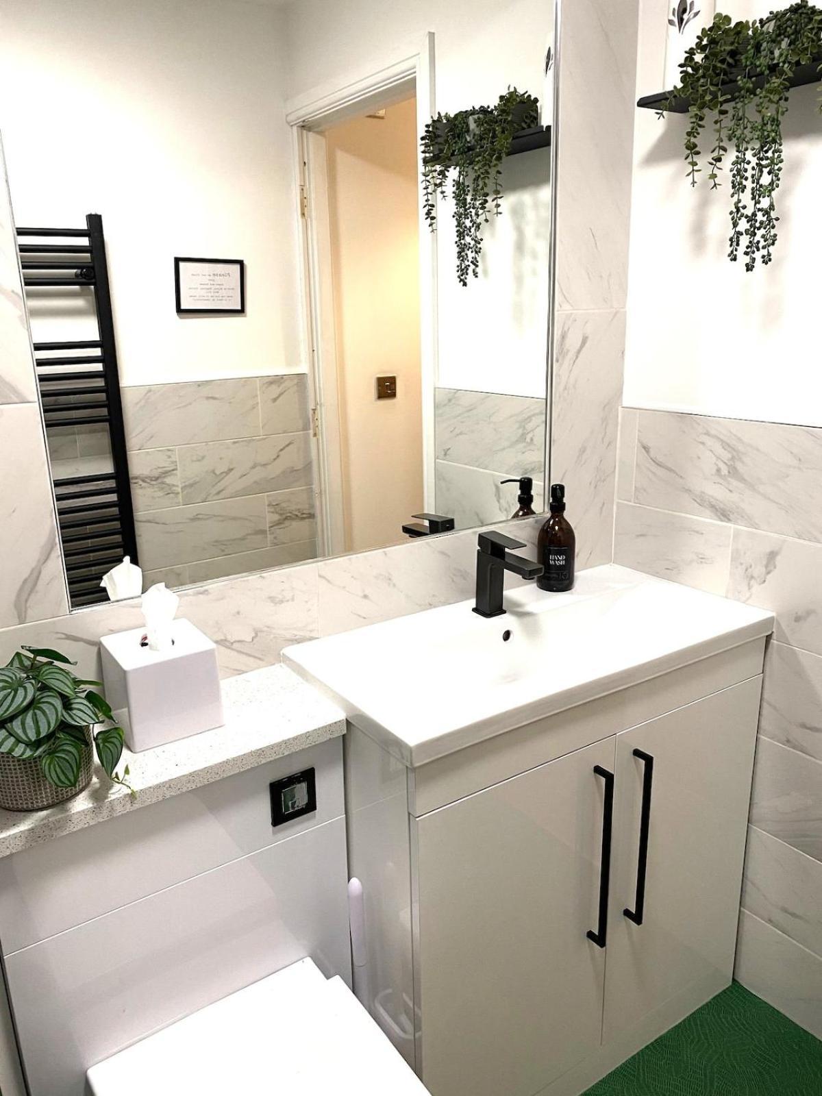 Boutique Chapel Apartment Within City Walls Chester Extérieur photo